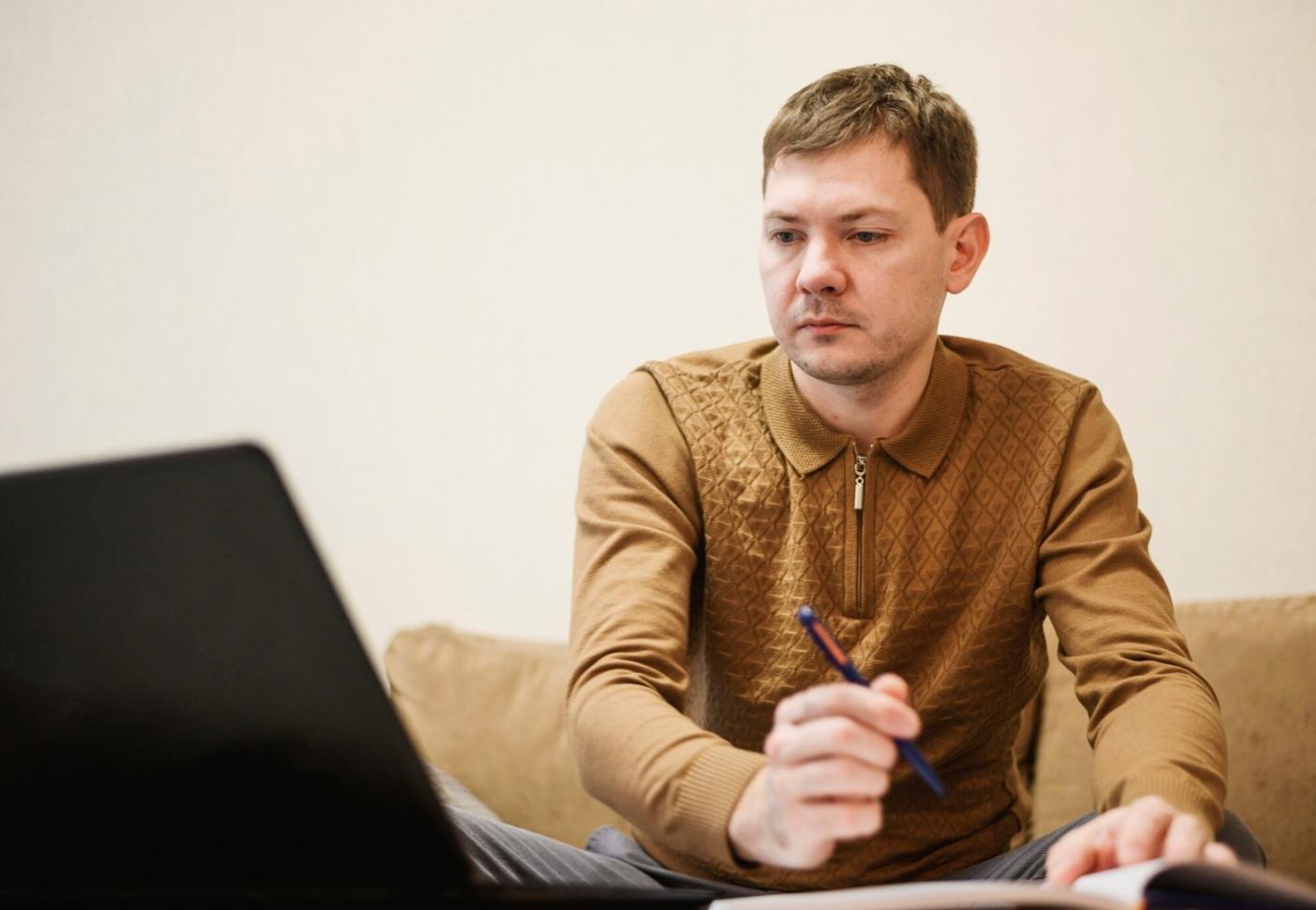 Équipe plenovaxeris travaillant sur des stratégies financières personnalisées